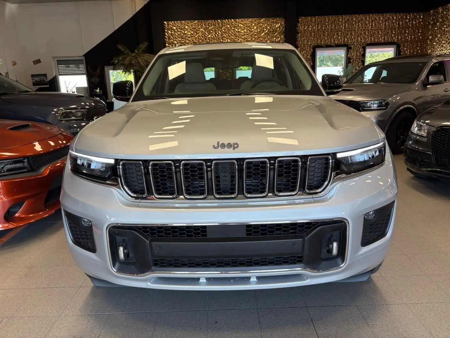 Jeep Grand Cherokee L Overland/Luft/Pano/Voll! Zilver - 2