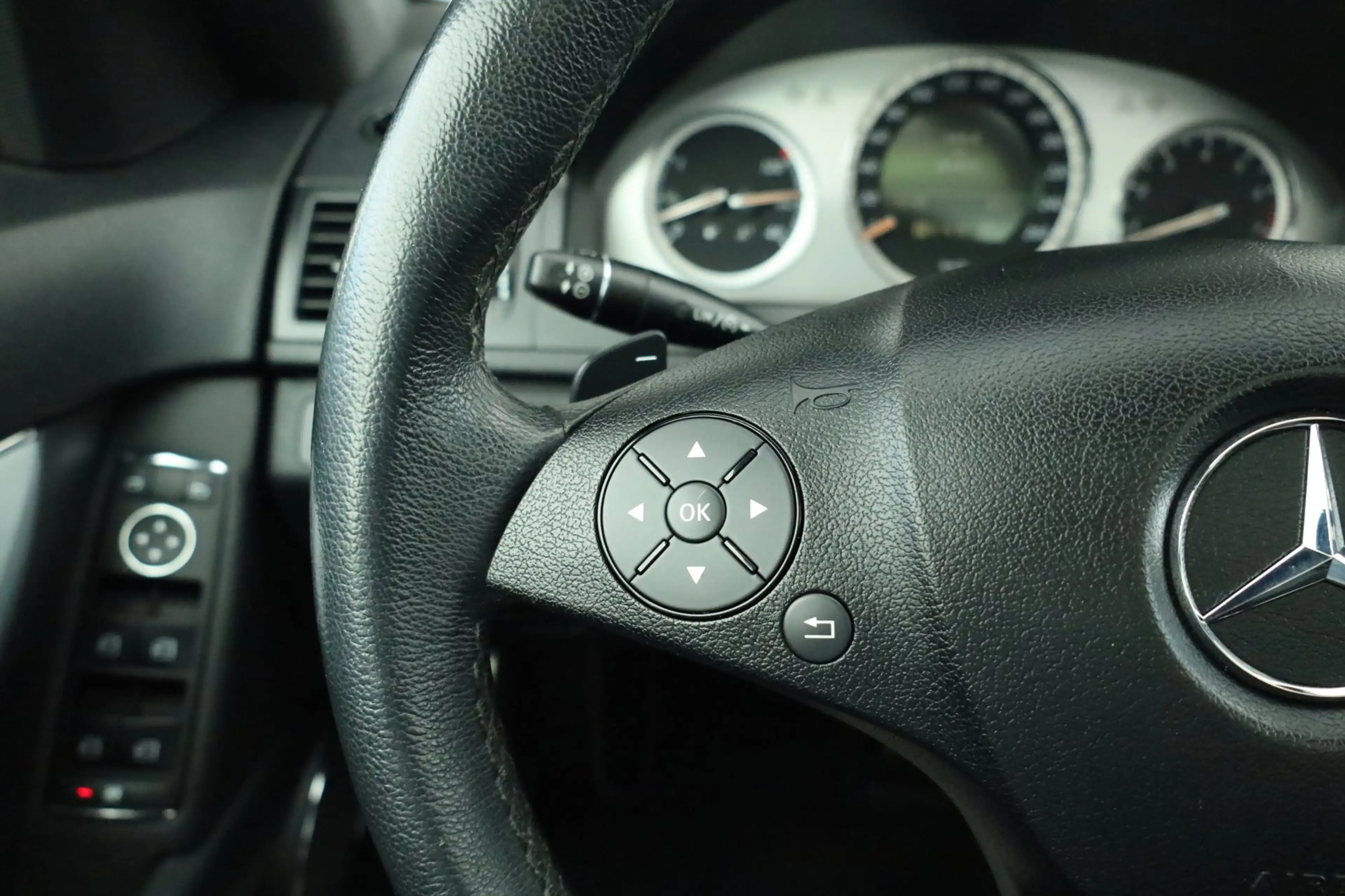Mercedes-Benz C 350 Avantgarde AMG Pano Origineel NL — photo 14