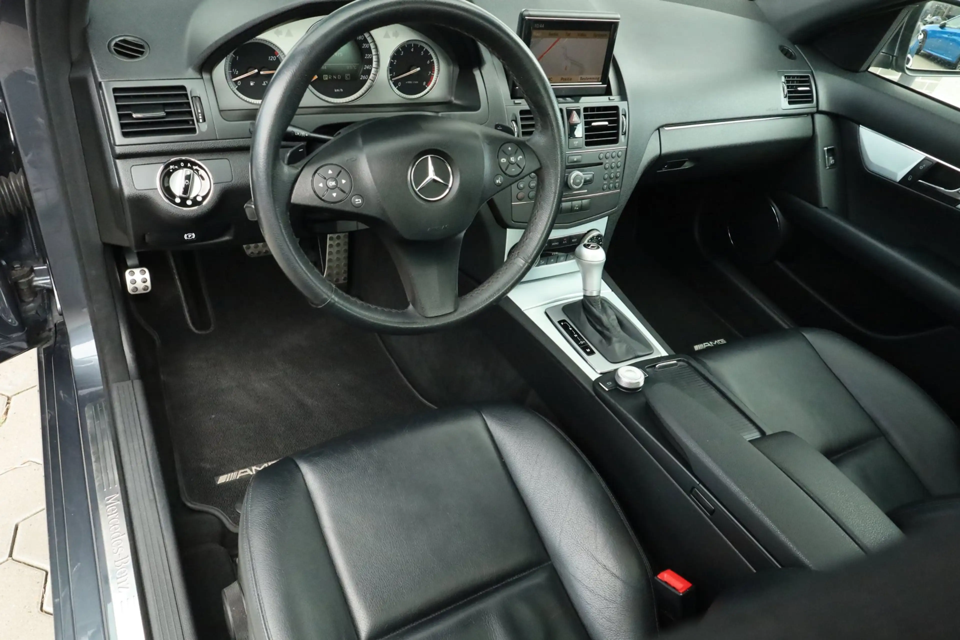 Mercedes-Benz C 350 Avantgarde AMG Pano Origineel NL — photo 3