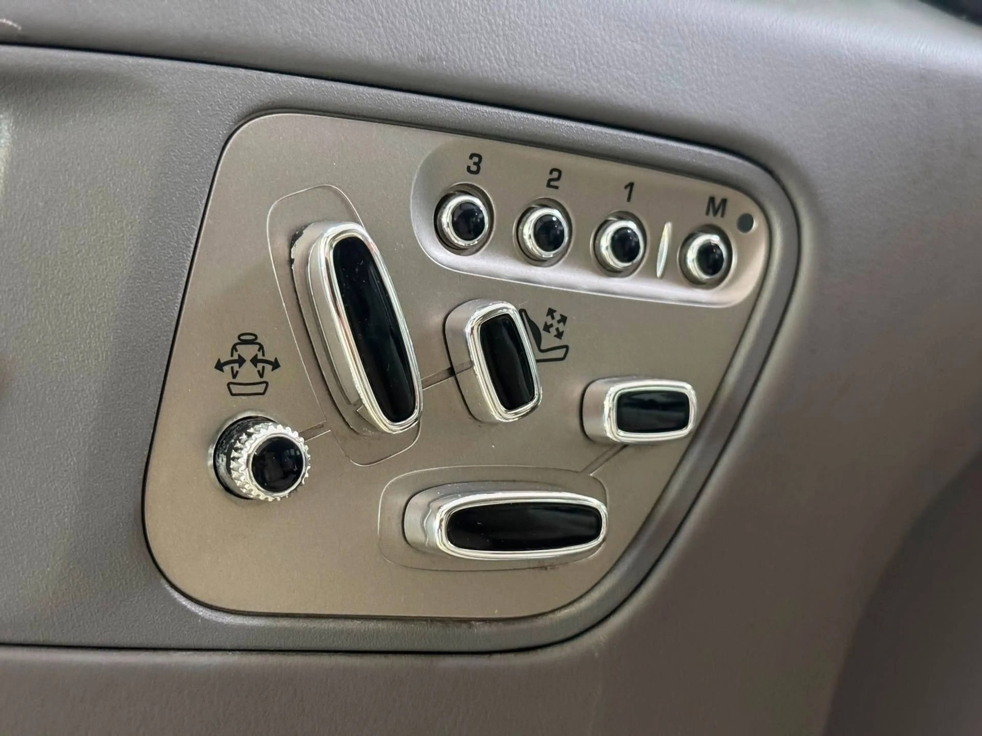 Jaguar XKR Cabrio 5,0 V8 Kompressor *Sonderlack*Memory — photo 31