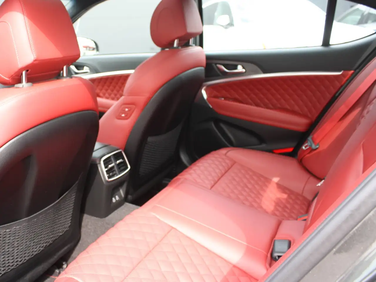 Genesis G70 снимка Genesis G70