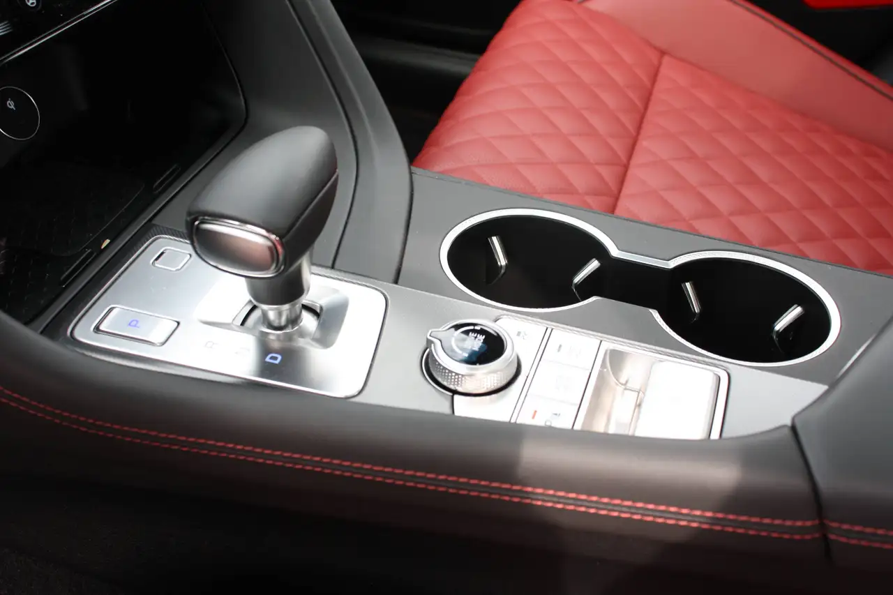 Genesis G70 снимка Genesis G70