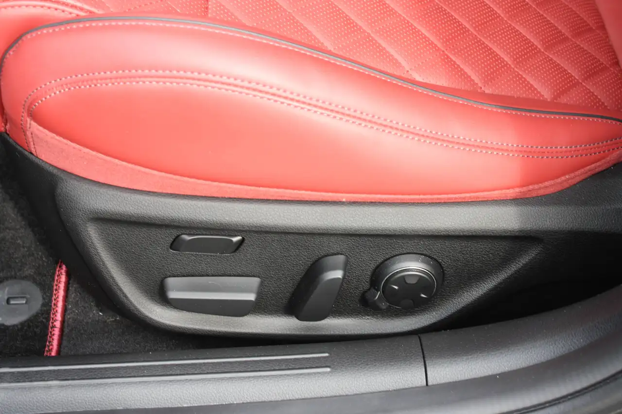 Genesis G70 снимка Genesis G70