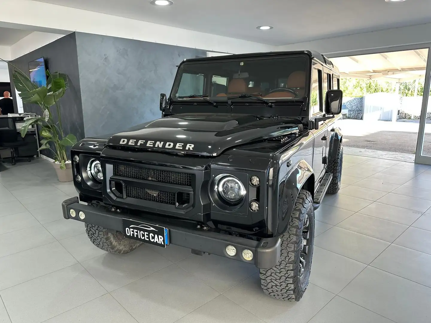 Land Rover Defender 110 2.4 td S SW Nero - 1