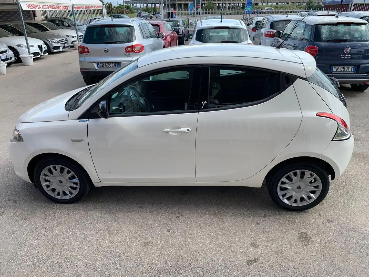 Lancia Ypsilon 1.3 mjt Elefantino c/clima s Bianco - 2