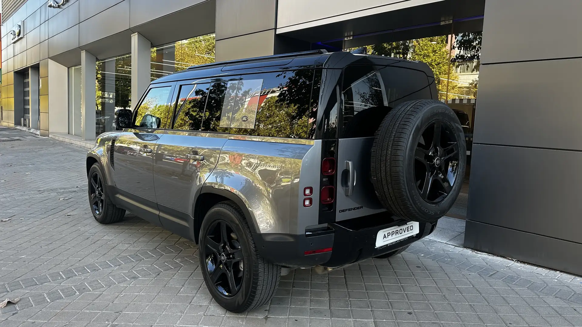 Land Rover Defender 110 3.0D l6 MHEV SE AWD Aut. 250 Gris - 2