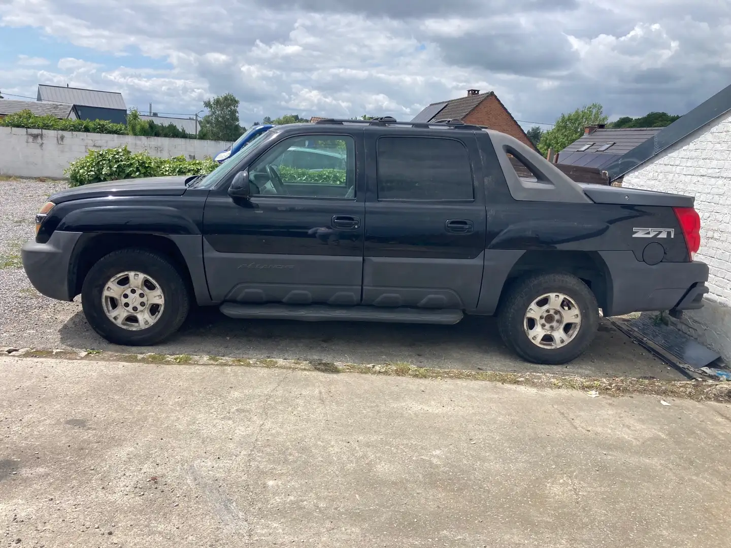 Chevrolet Avalanche 4x4 , pour pieces ou retaper Noir - 2