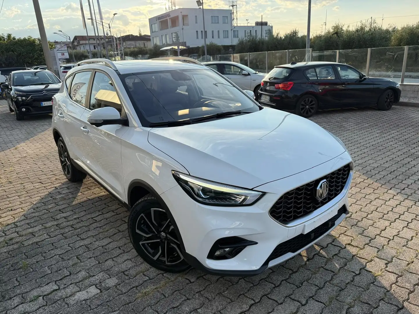MG ZS 1.0 Luxury Bianco - 1