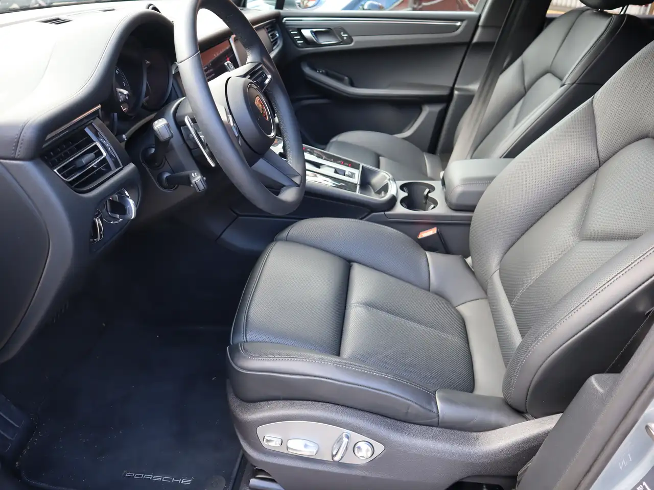 Porsche Macan снимка Porsche Macan