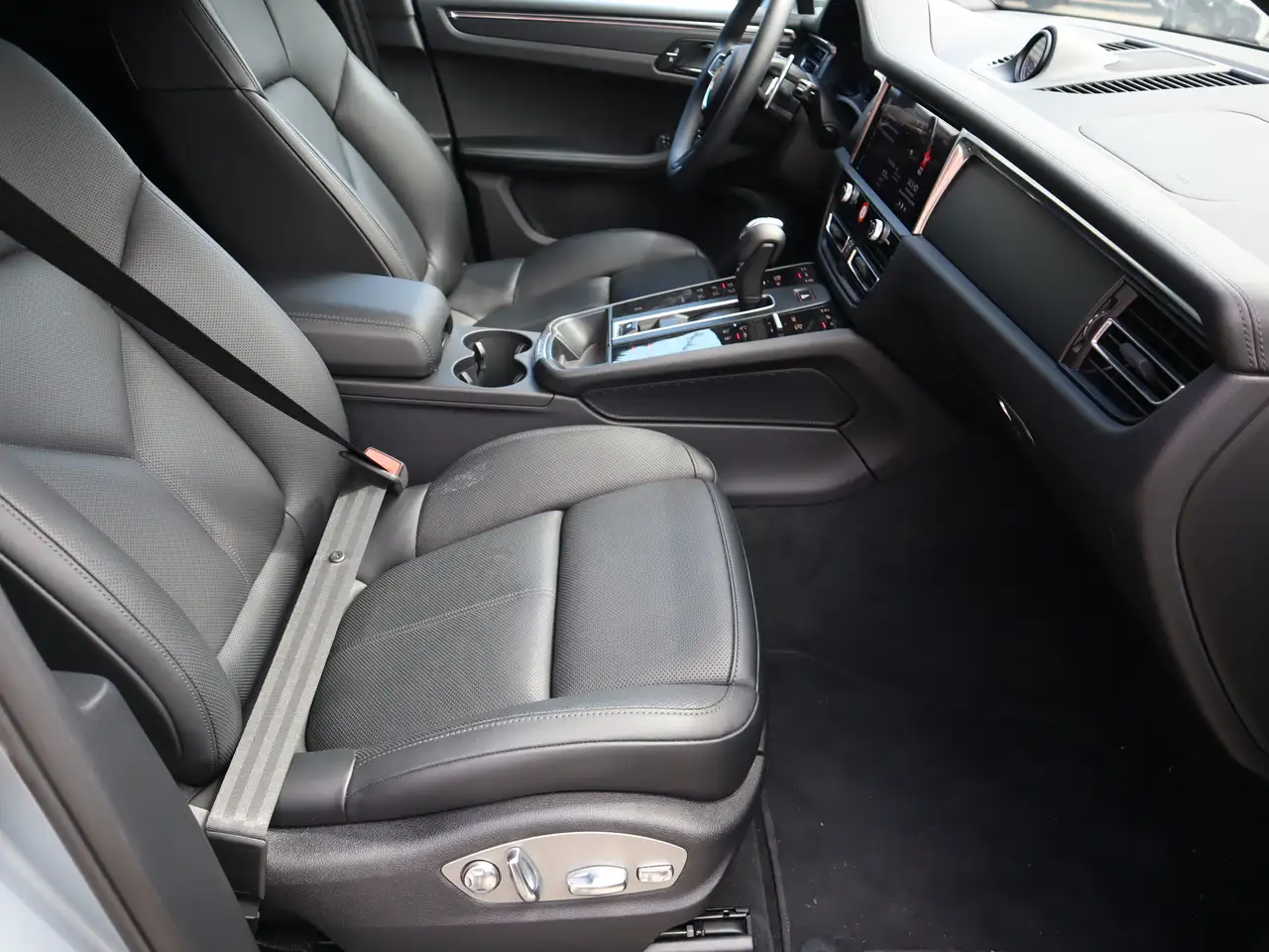 Porsche Macan снимка Porsche Macan