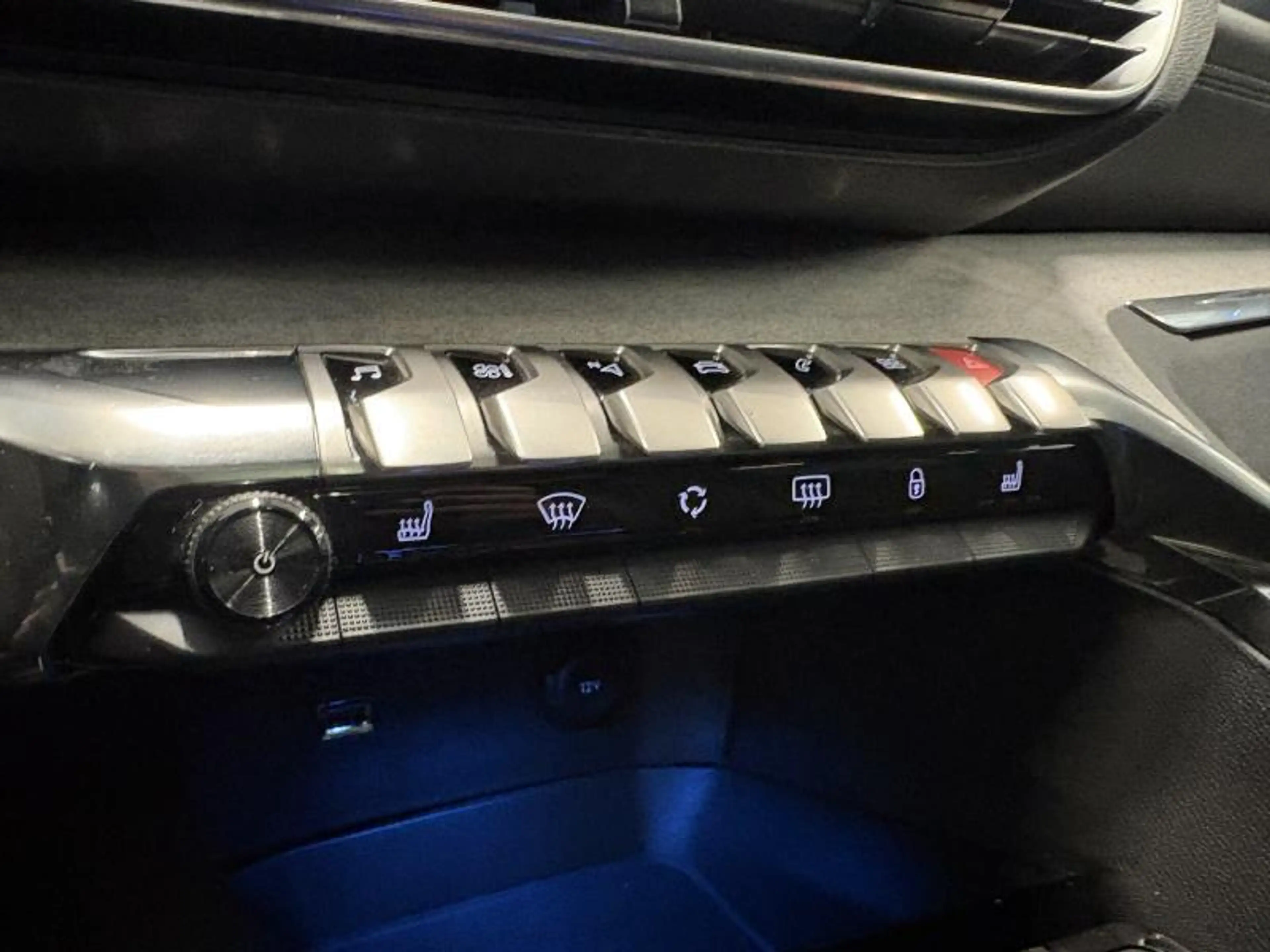 Peugeot 5008 GT - AUTOMATIQUE - TOIT OUVRANT - 7 PLACES — photo 15