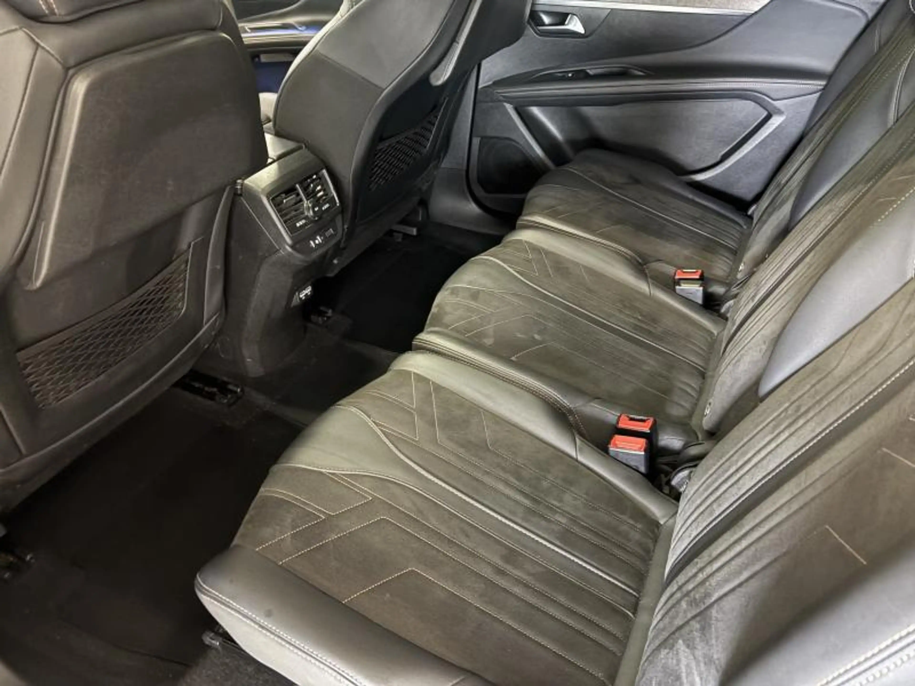Peugeot 5008 GT - AUTOMATIQUE - TOIT OUVRANT - 7 PLACES — photo 12