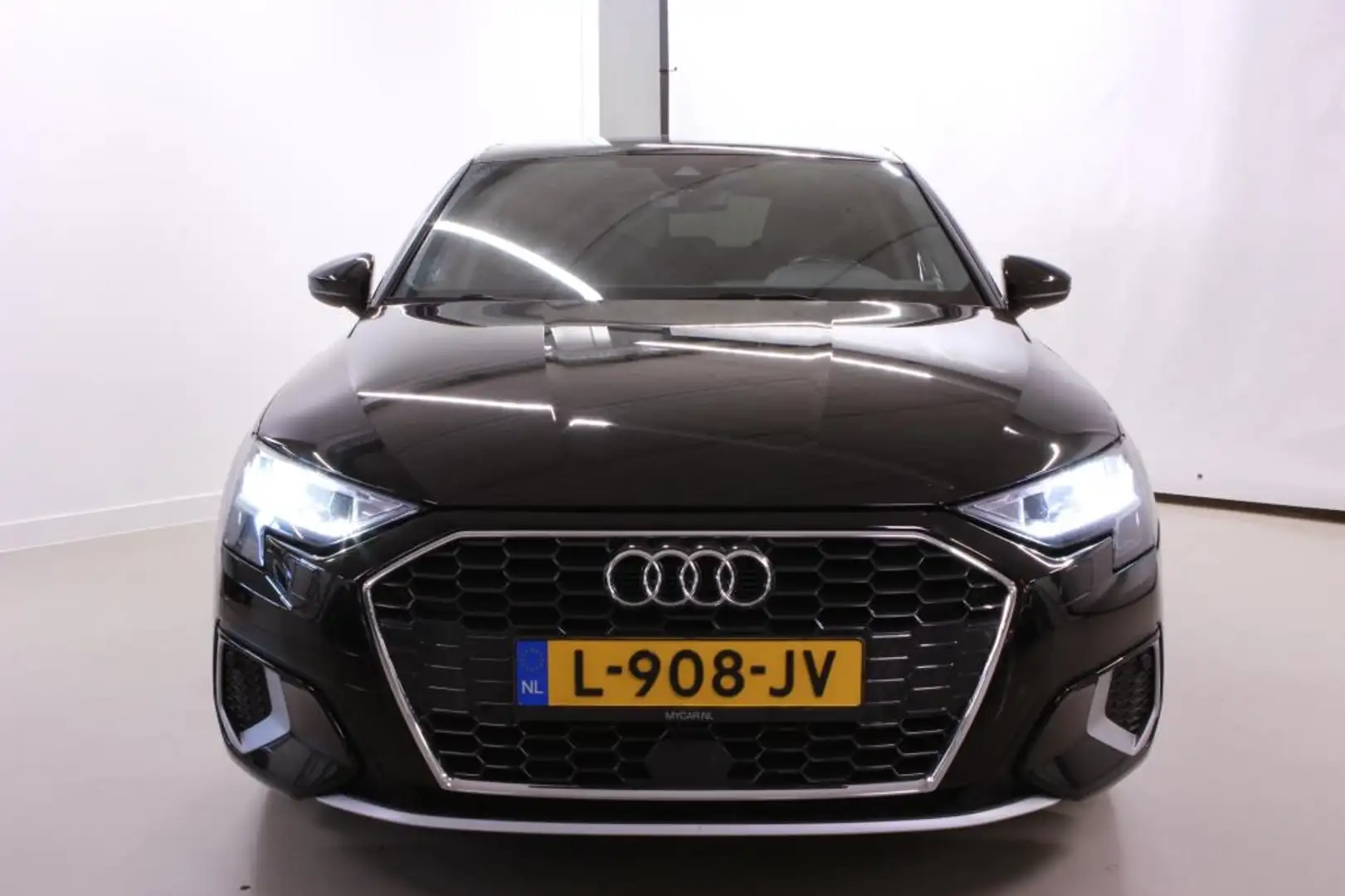 Audi A3 Sportback 30 TFSI Business edition Nero - 2