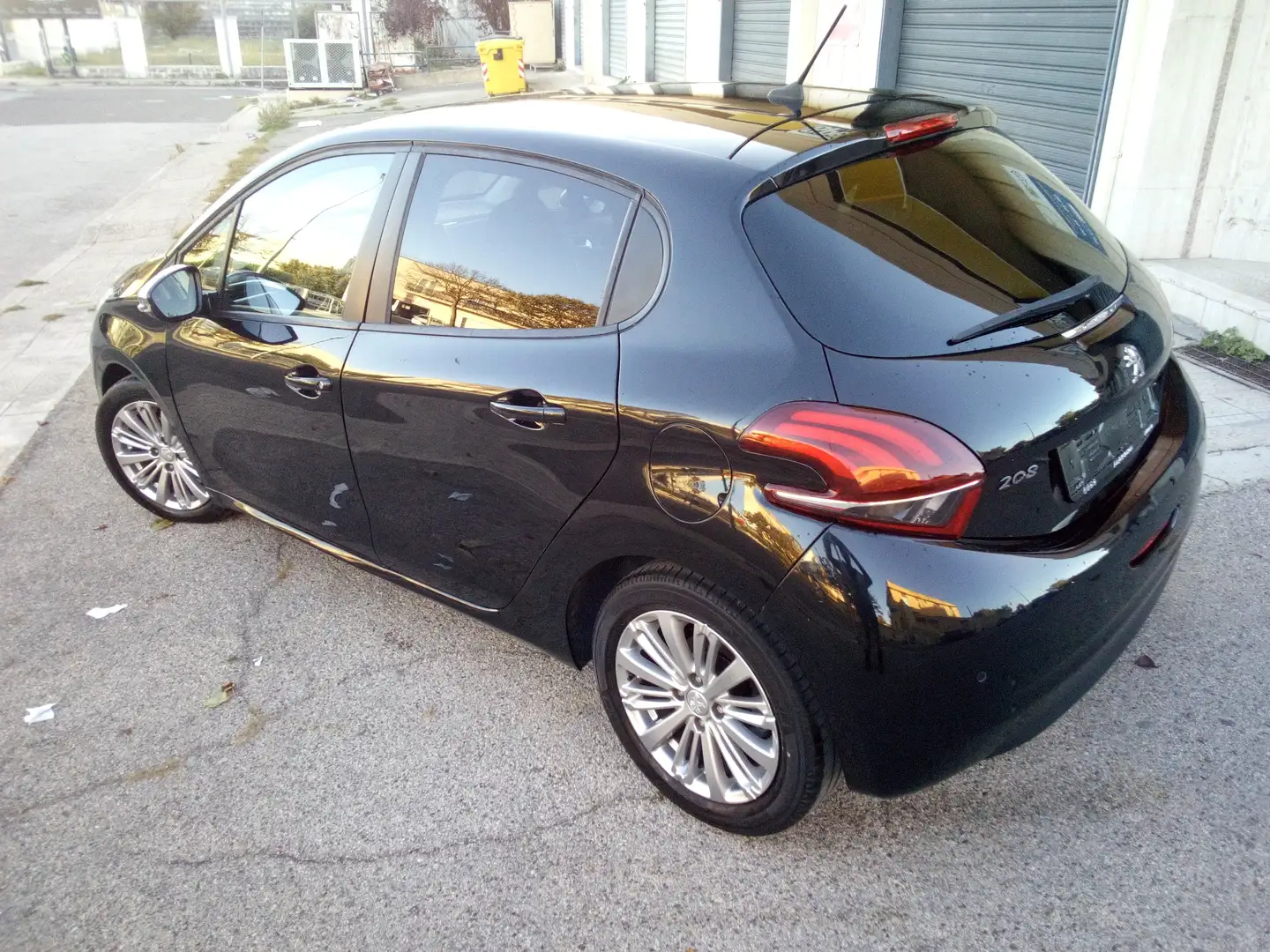 Peugeot 208 1.5 bluehdi SIGNATURE ADATTA x NEOPATENTATI Nero - 2