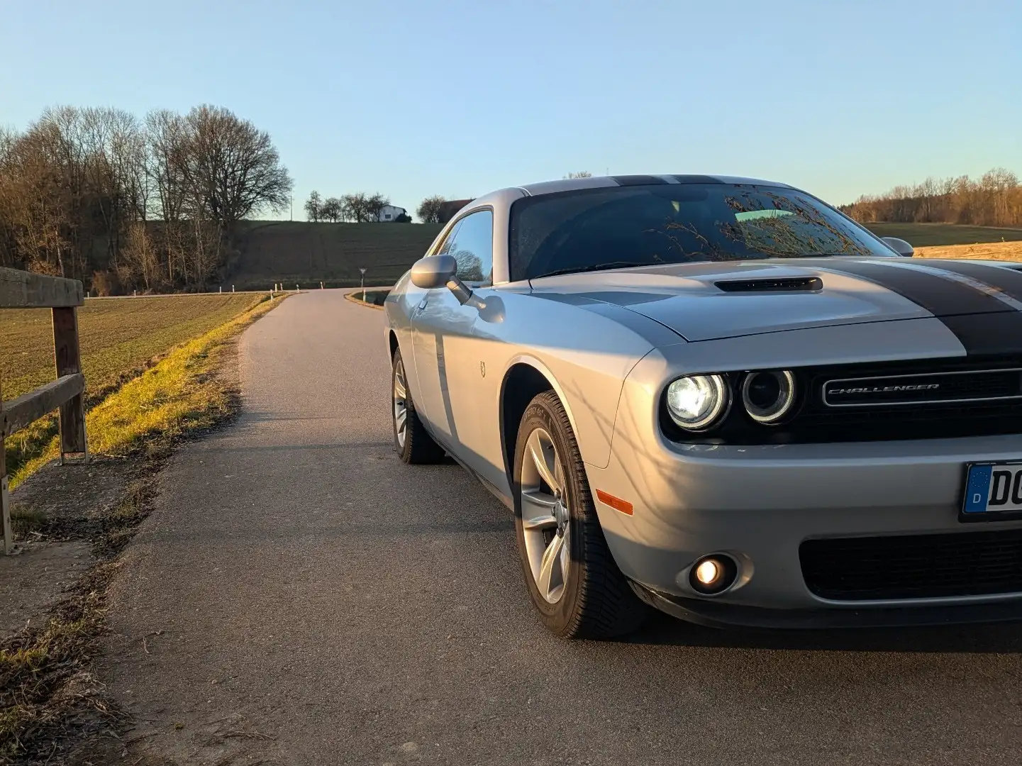 Dodge Challenger Automatik SXT Plus mit NAP Klappenauspuff Silver - 2
