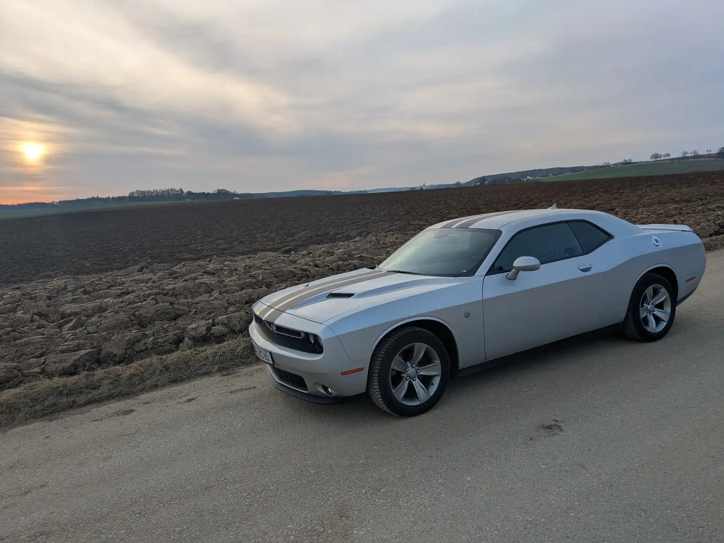Dodge Challenger Automatik SXT Plus mit NAP Klappenauspuff Silver - 1