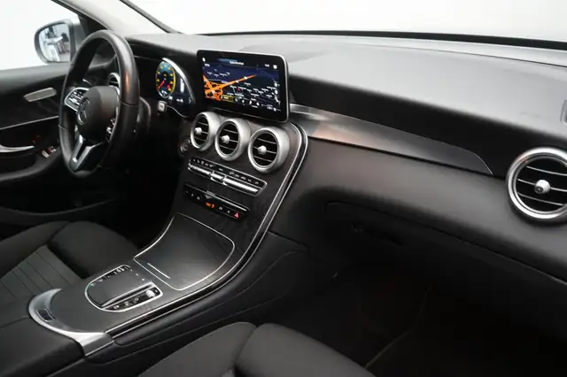 Mercedes-Benz 220 view 7
