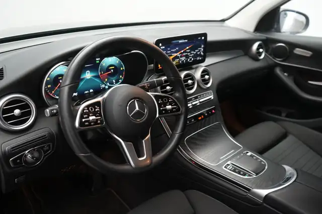 Mercedes-Benz 220 view 12