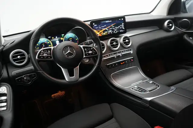 Mercedes-Benz 220 view 13