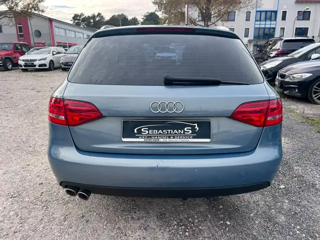 Audi A4 view 5