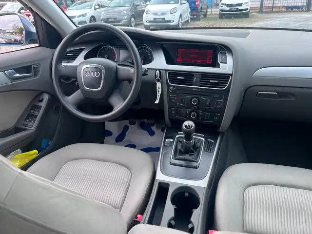 Audi A4 view 9