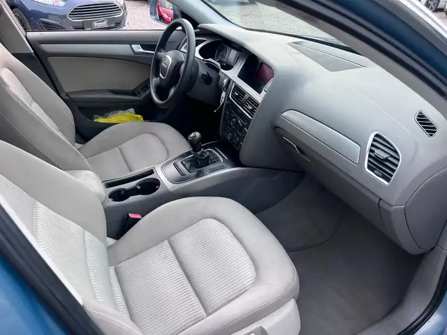 Audi A4 view 10
