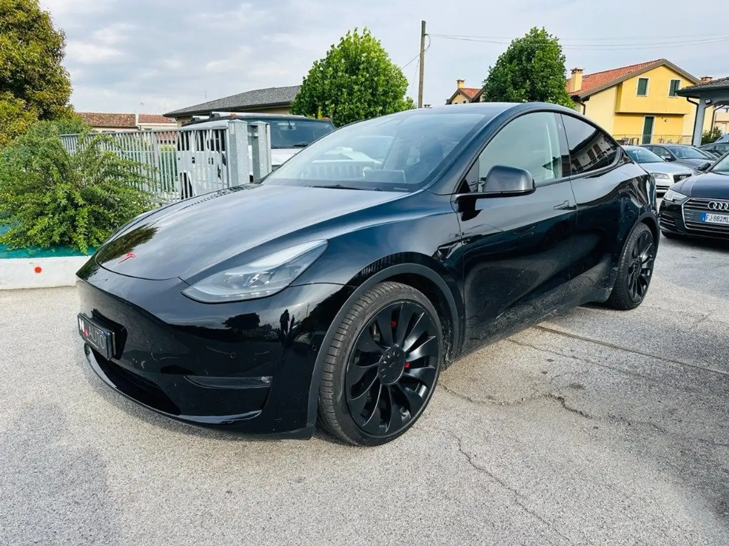 Tesla Model Y Performance AWD Dual Motor Schwarz - 1