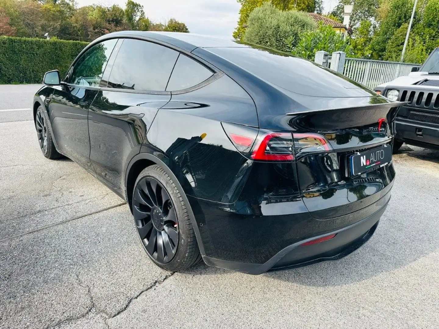 Tesla Model Y Performance AWD Dual Motor Schwarz - 2