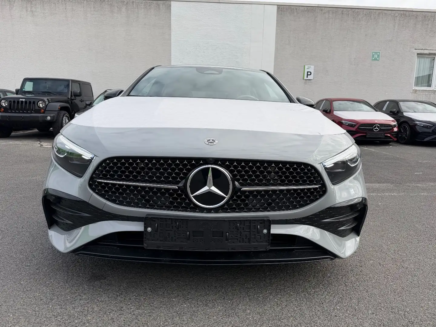 Mercedes-Benz A 180 * AMG LINE*SPECIAL-EDITION*NIGHT PAKET* Grau - 2