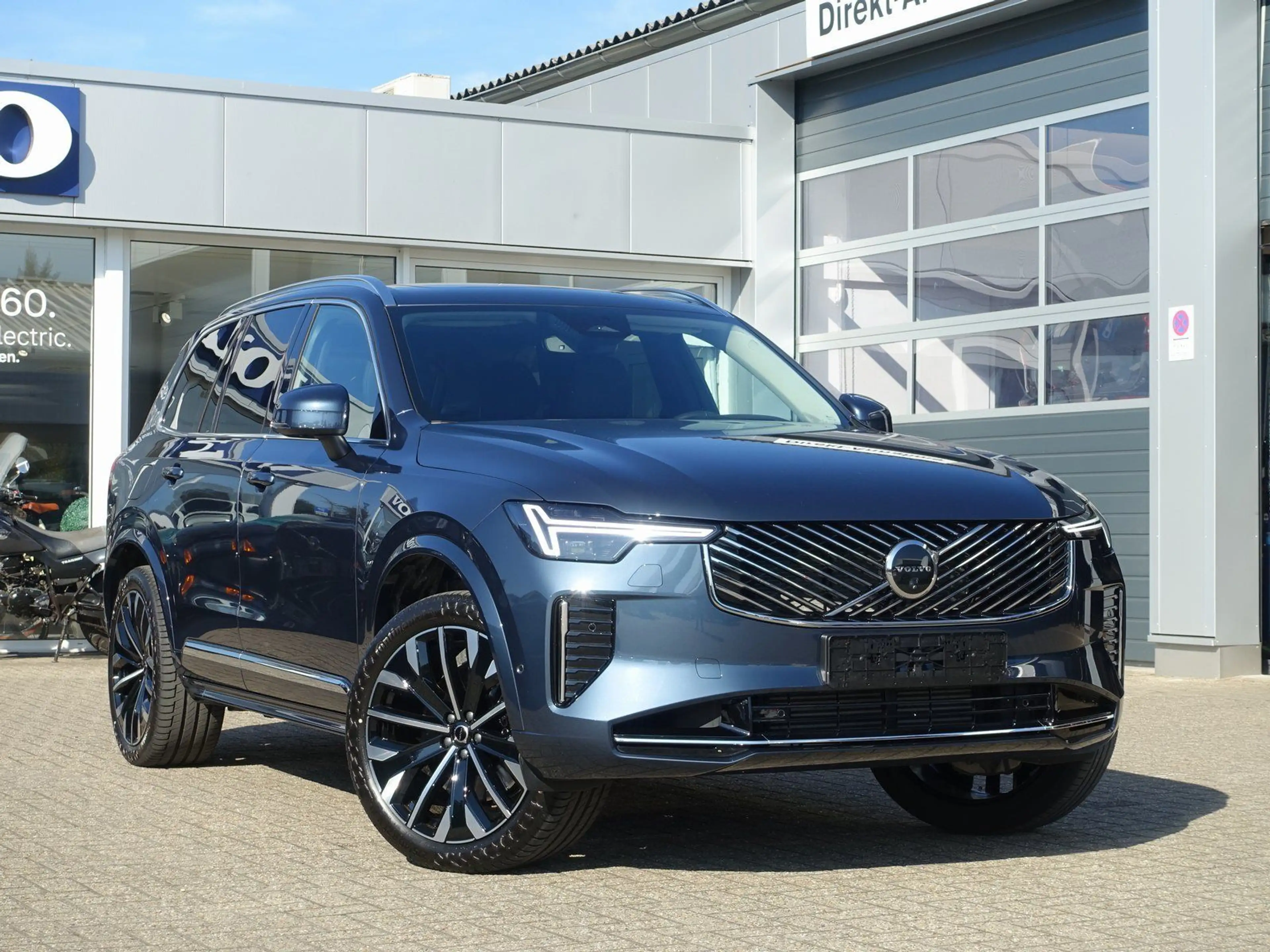 Volvo XC90 Plus T8 AWD Plug-in Hybrid/Pano/H&K/AHK/HUD — photo 3