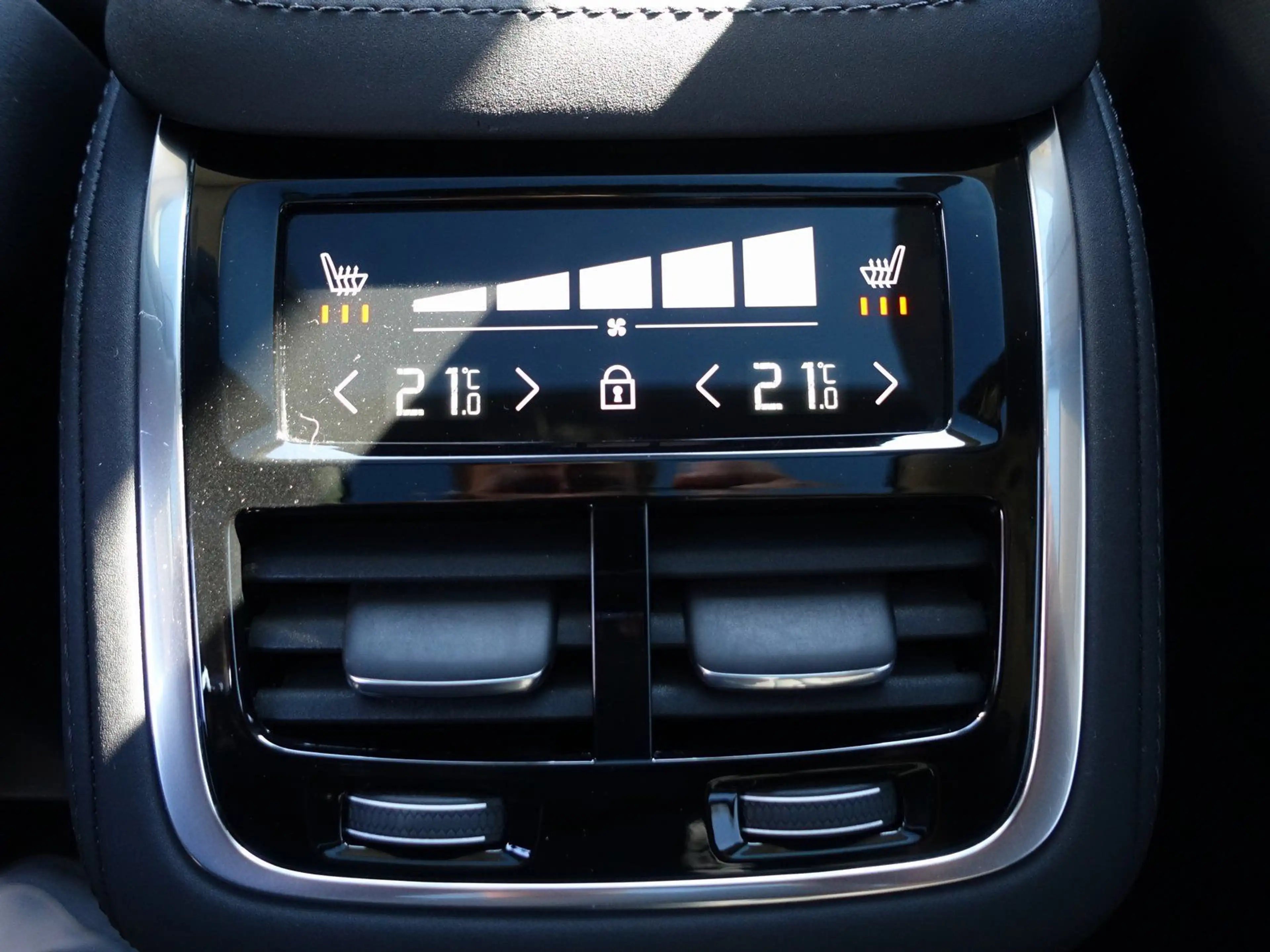 Volvo XC90 Plus T8 AWD Plug-in Hybrid/Pano/H&K/AHK/HUD — photo 14
