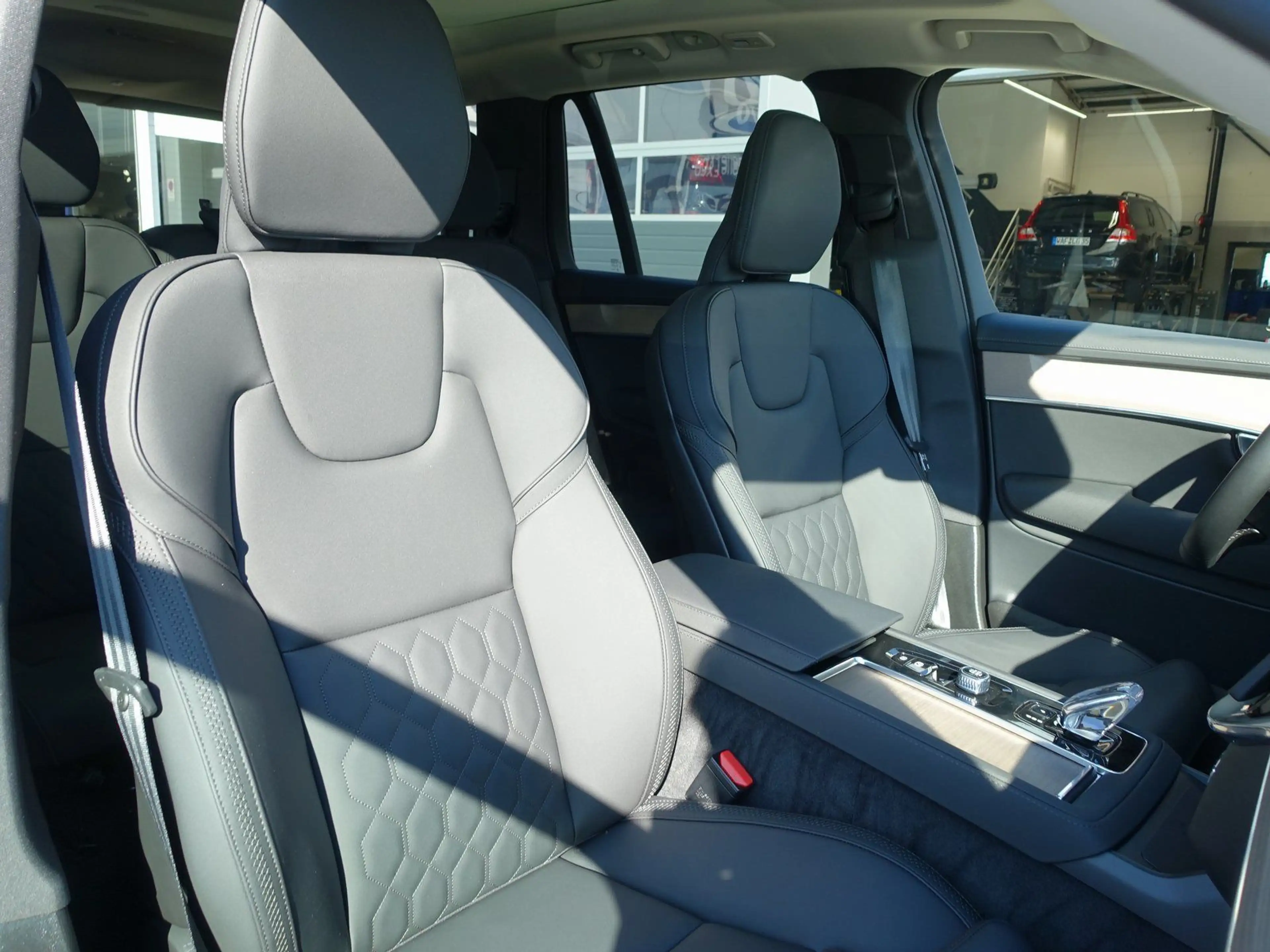 Volvo XC90 Plus T8 AWD Plug-in Hybrid/Pano/H&K/AHK/HUD — photo 8