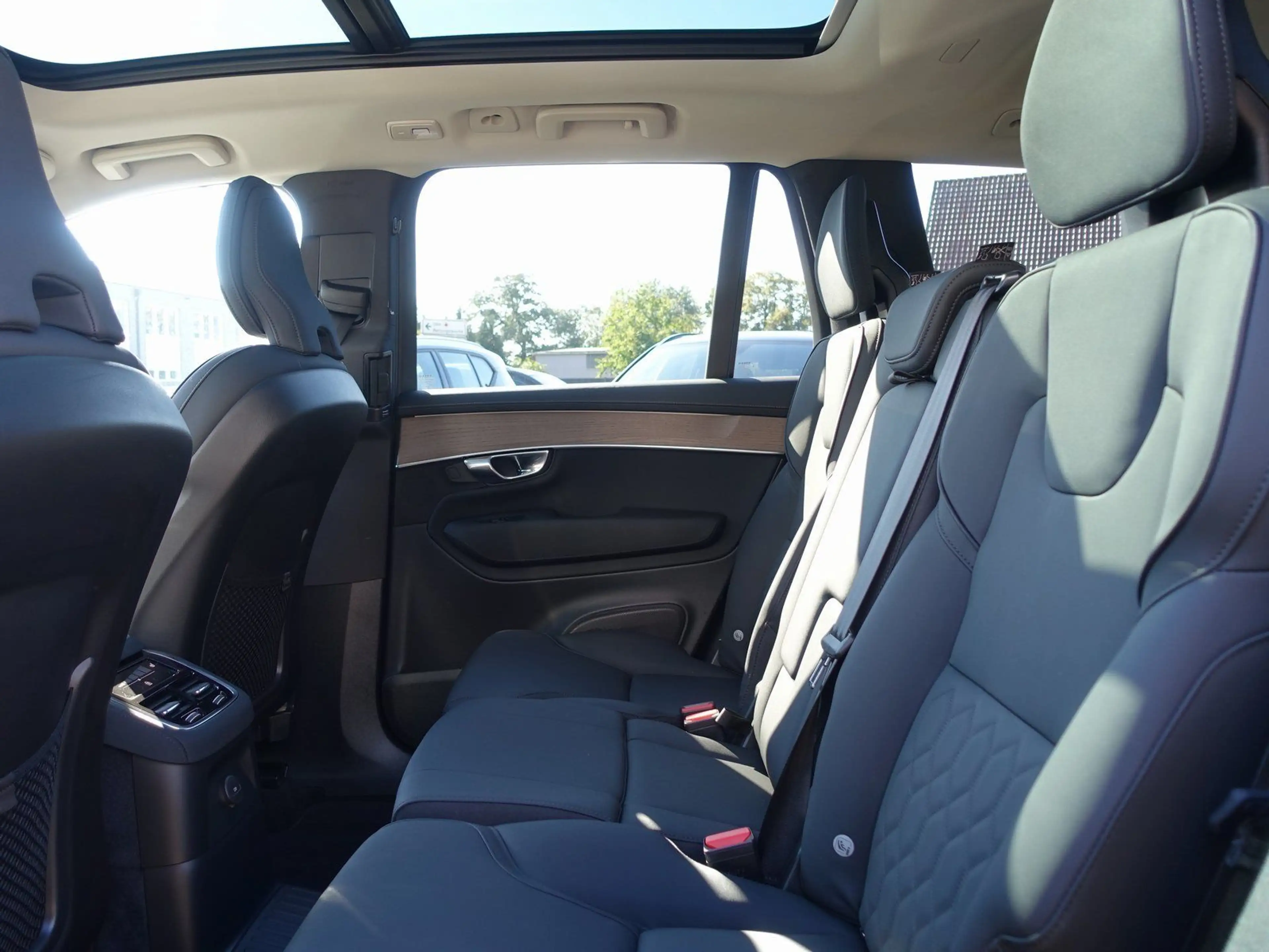 Volvo XC90 Plus T8 AWD Plug-in Hybrid/Pano/H&K/AHK/HUD — photo 10
