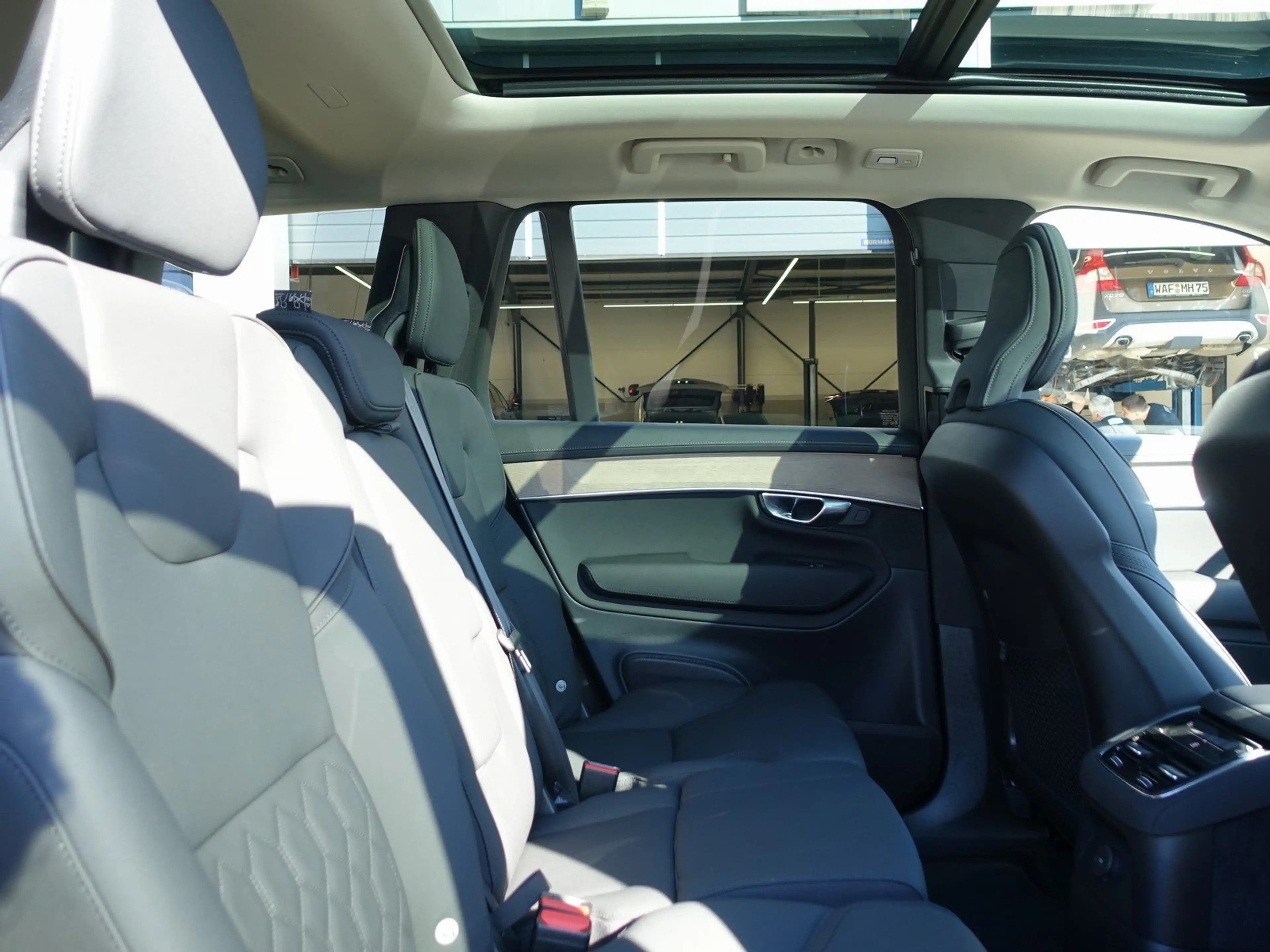 Volvo XC90 Plus T8 AWD Plug-in Hybrid/Pano/H&K/AHK/HUD — photo 9