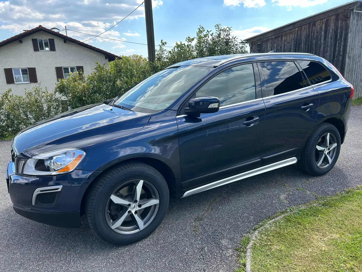 Volvo XC60 XC60 D5 AWD Momentum Geartronic Momentum Blau - 1