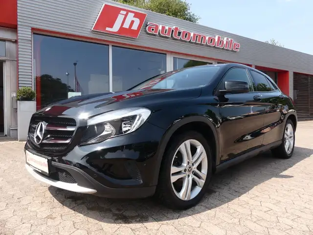 Mercedes-Benz GLA 200 Navi*SHZ*LED*PDC*AHK