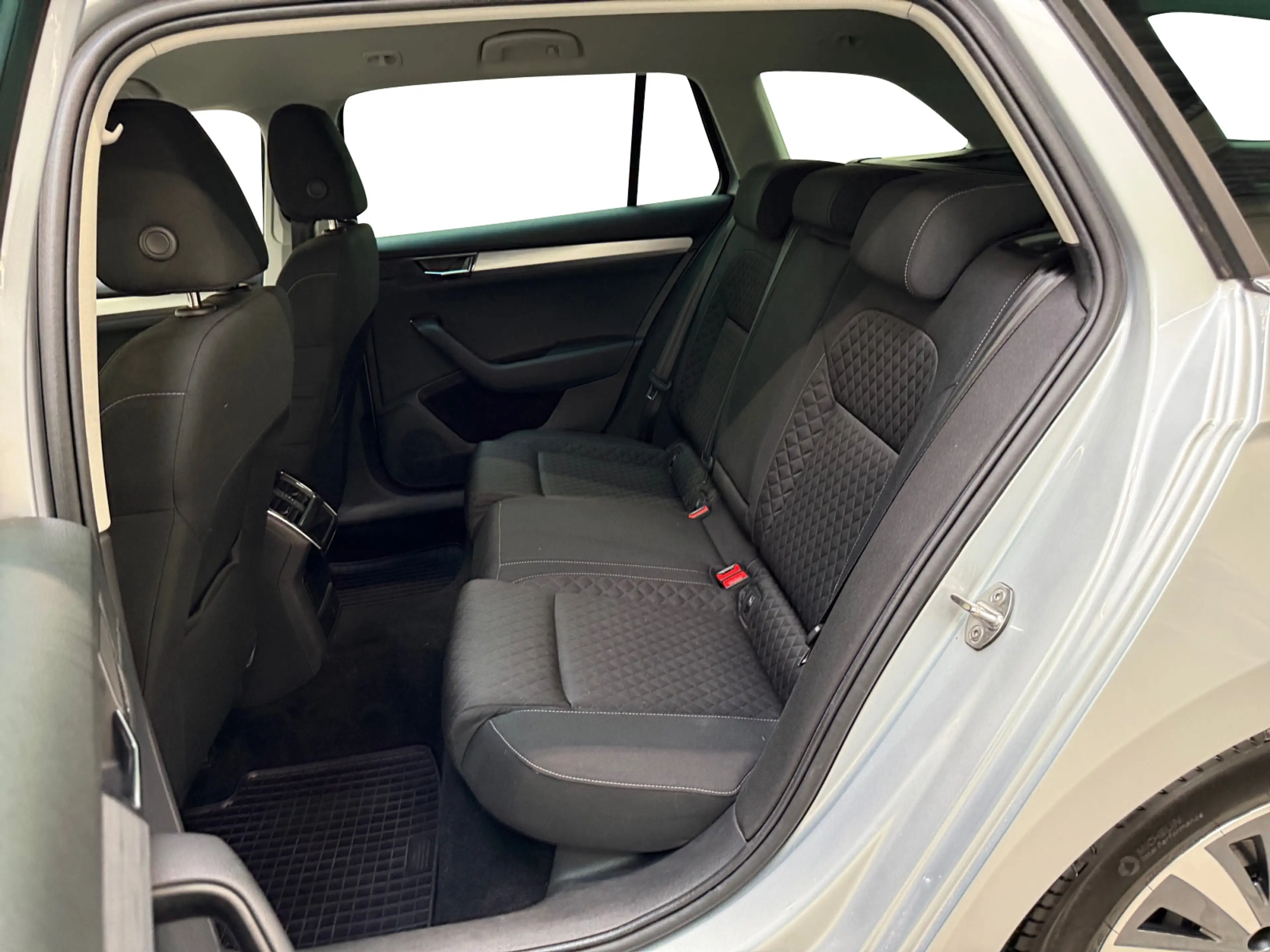 Skoda Superb Combi 1.4 TSI iV Business Edition I Adaptive Cruis — photo 13