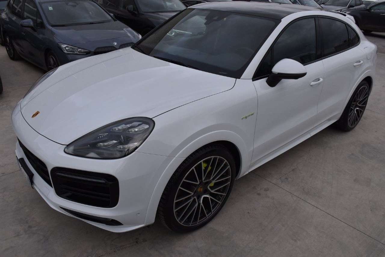 Porsche Cayenne Coupé 3.0 E-Hybrid Platinum Edition *schermi,full