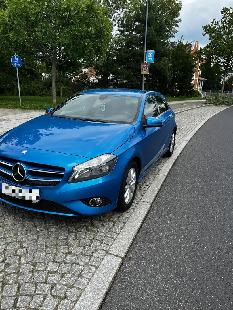 Mercedes-Benz A 180 (BlueEFFICIENCY) Blau - 2
