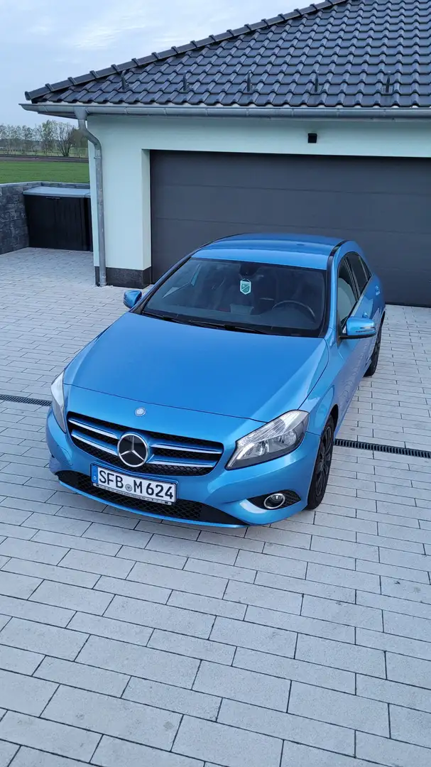 Mercedes-Benz A 180 (BlueEFFICIENCY) Blau - 1