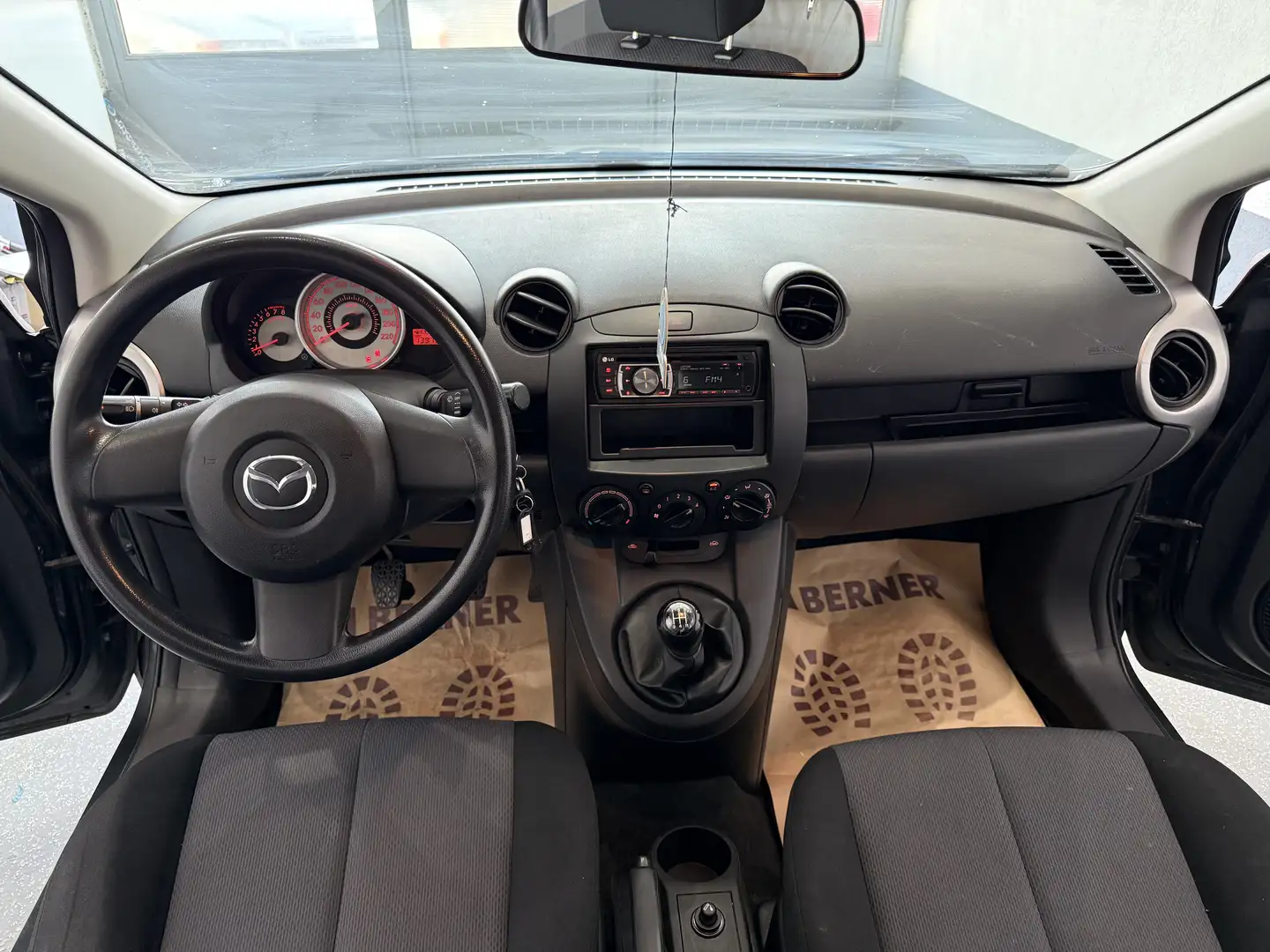 Mazda 2 1,3i CE Grau - 2