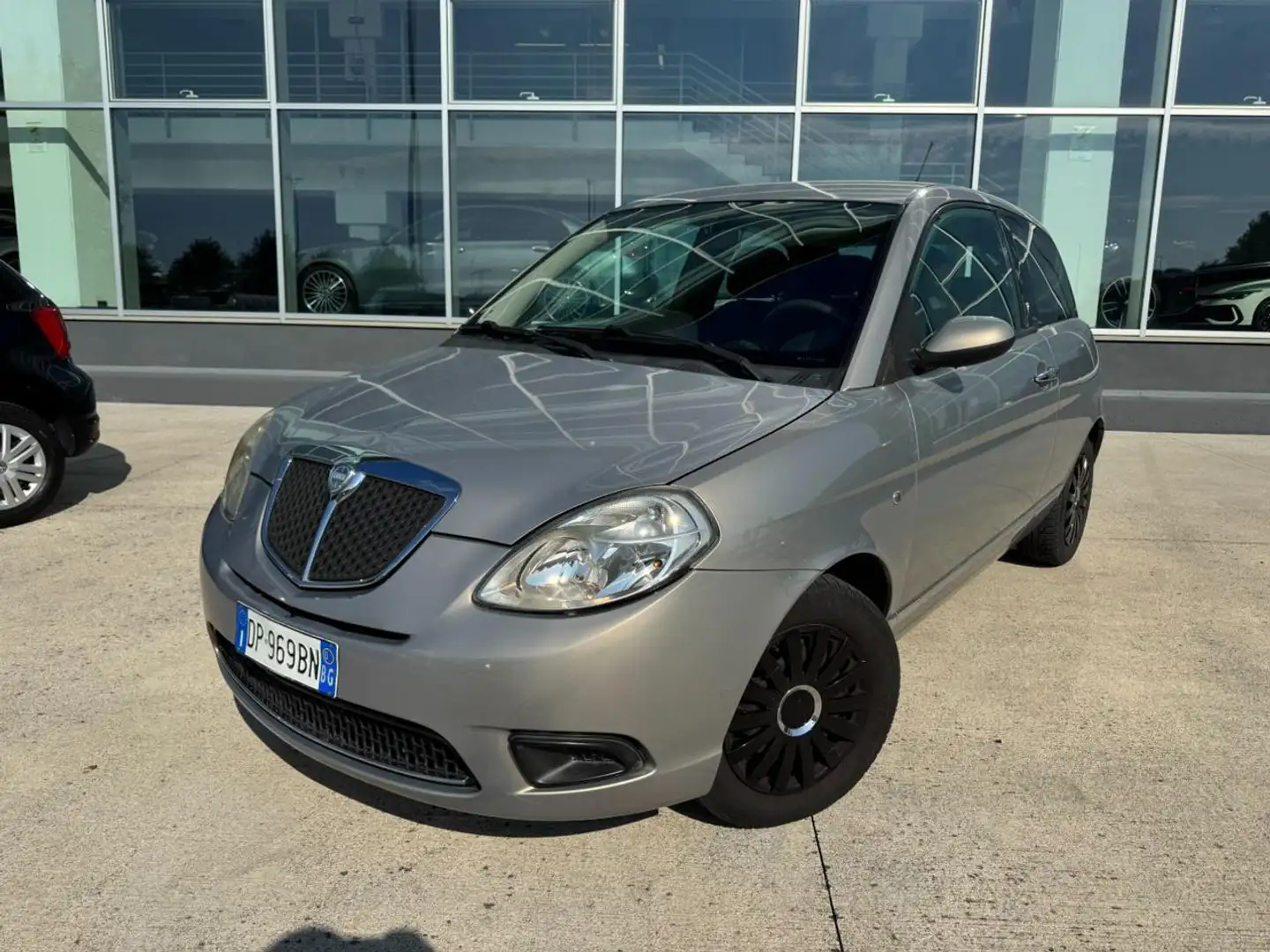 Lancia Ypsilon 1.2 Argento OK NEOPATENTATI - 1