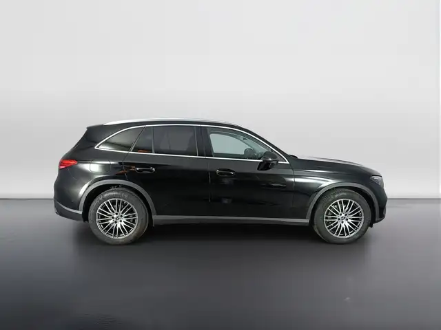 Mercedes-Benz GLC view 3