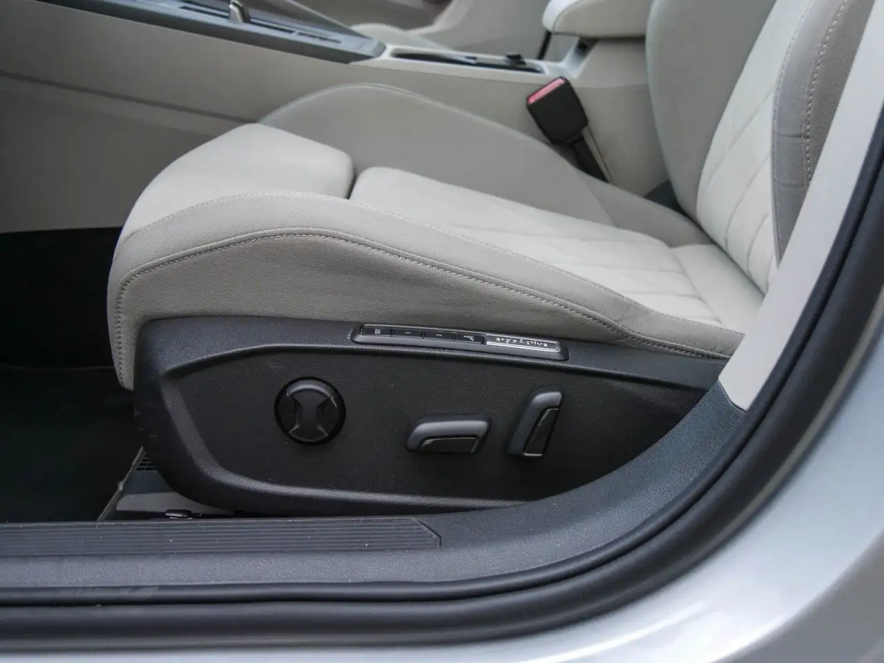 Volkswagen Golf VIII 1.5 eTSI Style DCC Pano Kamera Navi, миниатюра 14