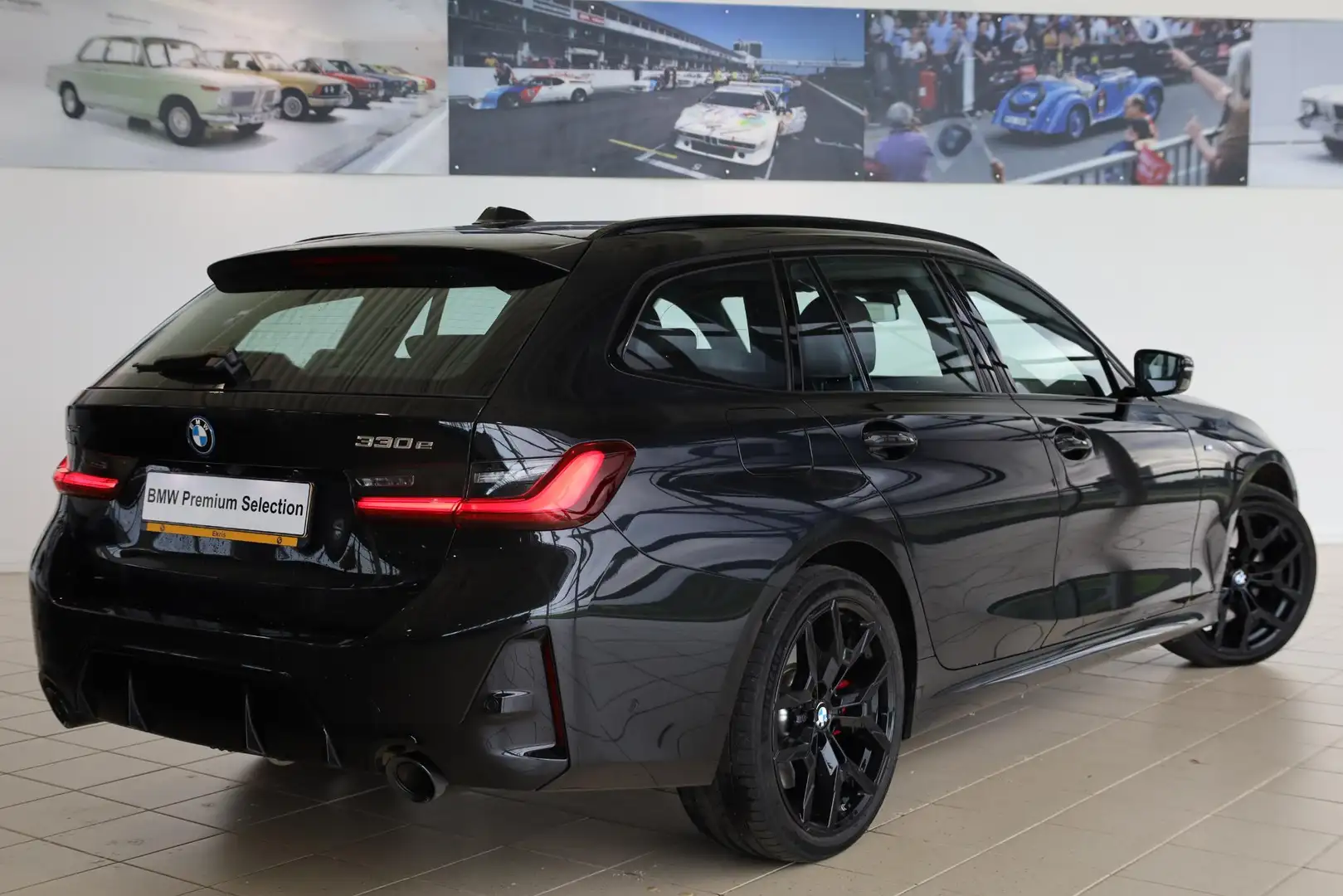 BMW 330 3 Serie Touring 330e xDrive | M Sportpakket Pro | Noir - 2
