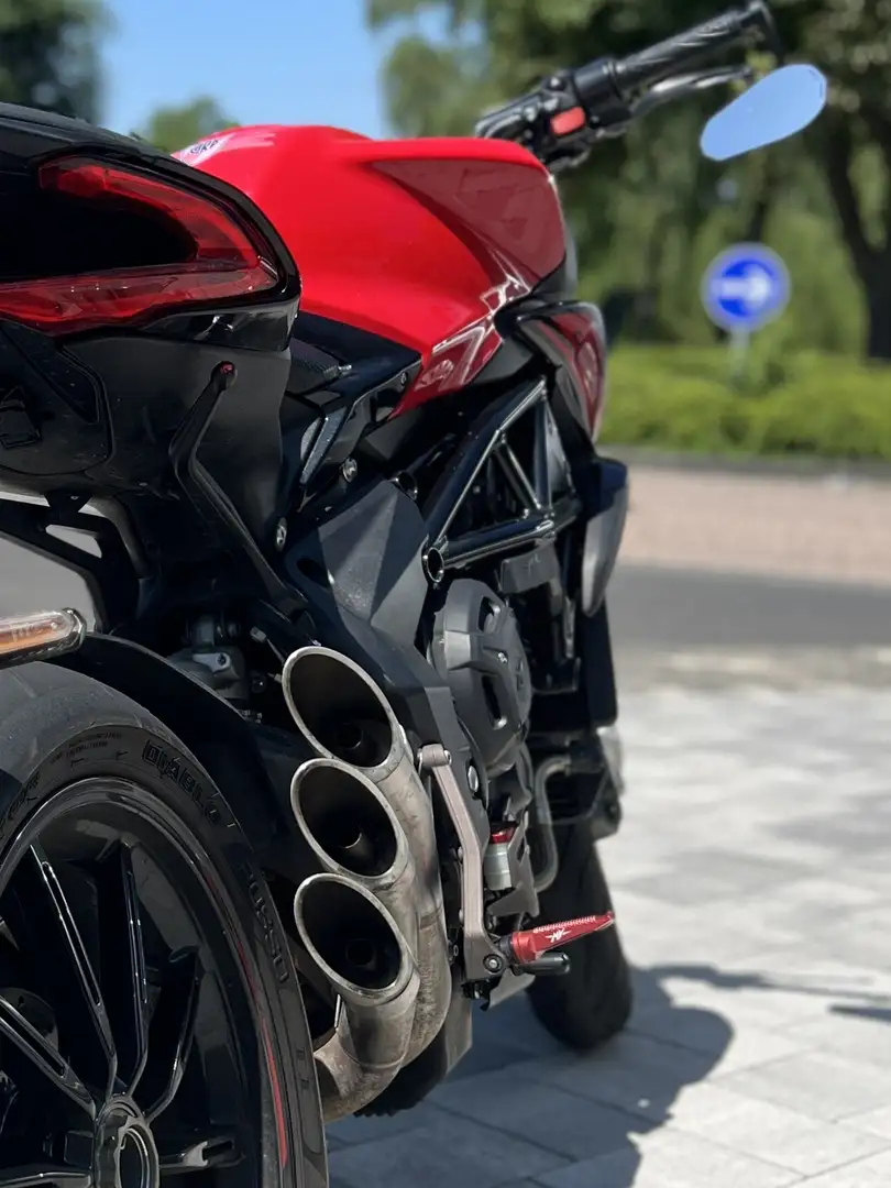 MV Agusta Brutale 800 Rot - 1