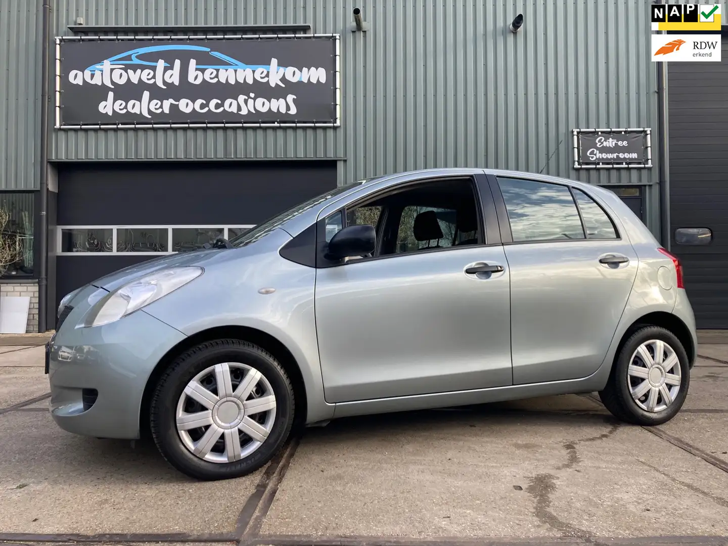 Toyota Yaris 1.3 VVTi Terra 130.000 km/5 deurs/airco Grijs - 1