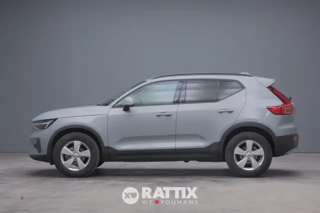 Volvo XC40 view 2
