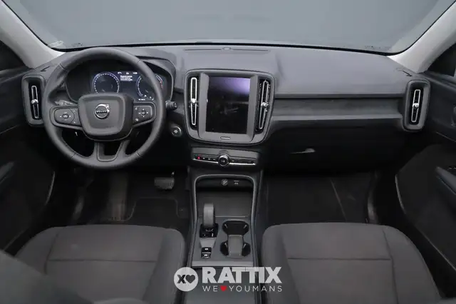 Volvo XC40 view 8
