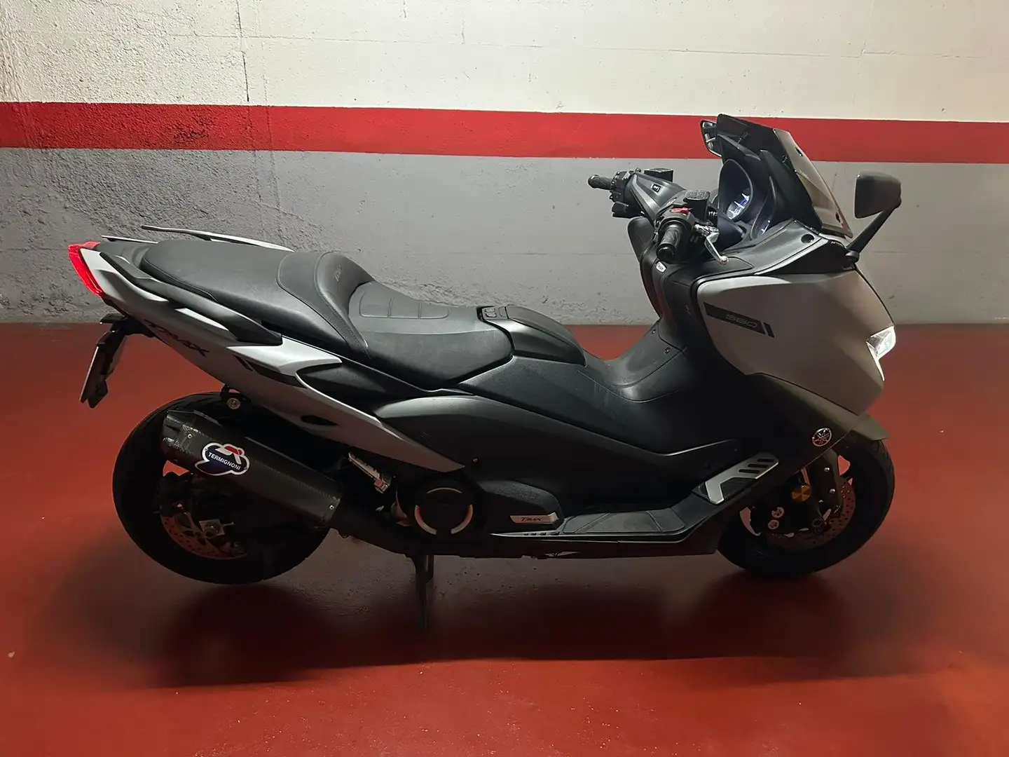 Yamaha TMAX 560 Gris - 2